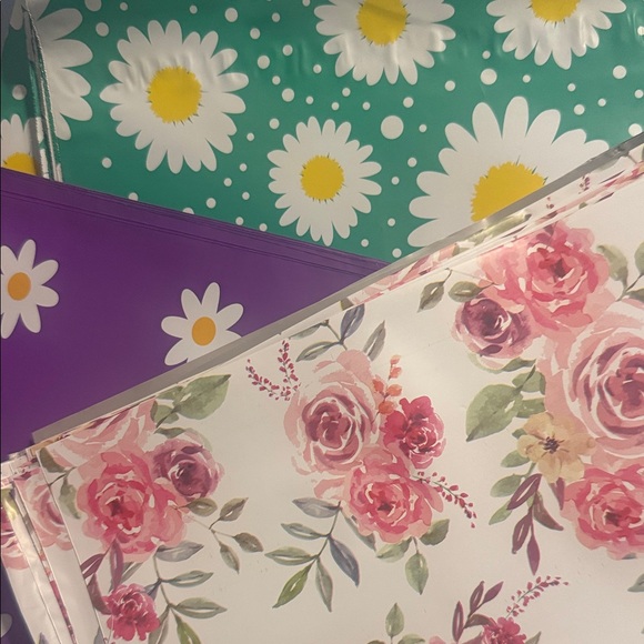 Other - 10 x 13 set of 25 Floral and Daisy Print Poly Mailer Mix  Set